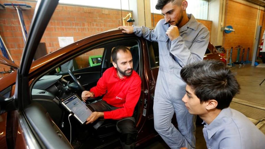 DIAGNOSE CAR