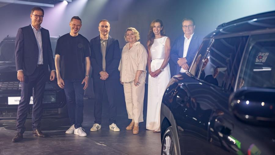 Accent bestelt 500 elektrische MINI's