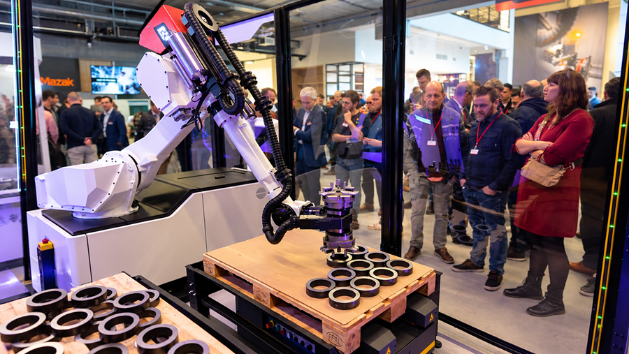 RoboJob debuteert op Micronora met AI-gestuurde CNC-automatisering