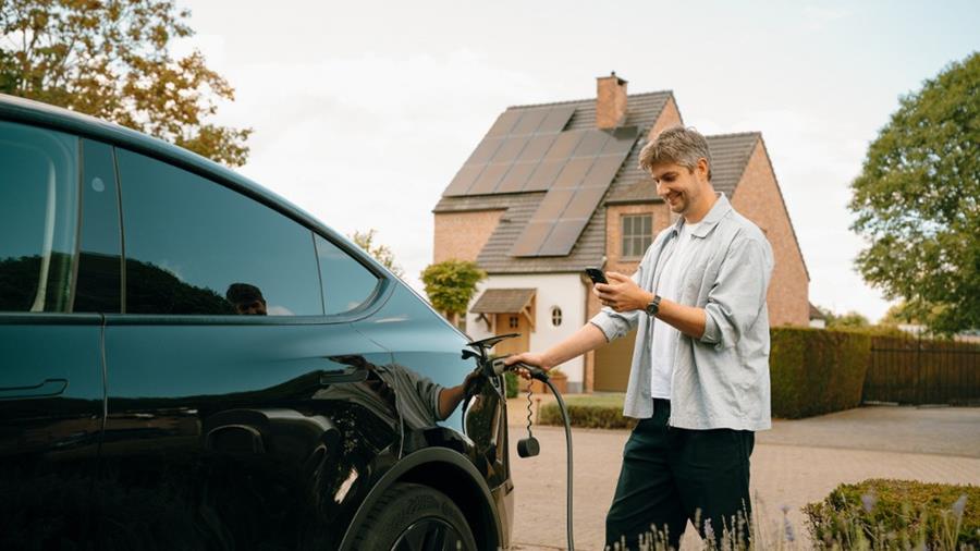 Met FlexiO Go en Max verdienen gezinnen mee aan het stroomnet