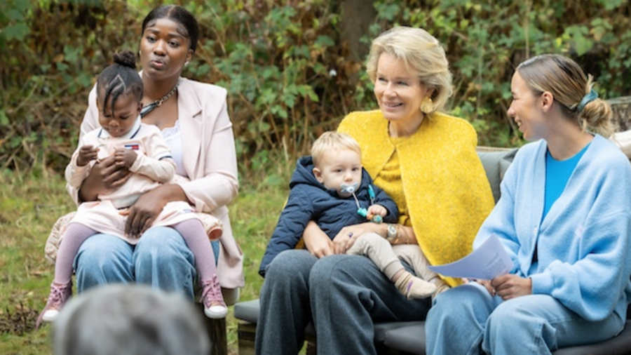 Koningin Mathilde bij Alba en Le Petit Vélo Jaune: steun voor jonge ouders