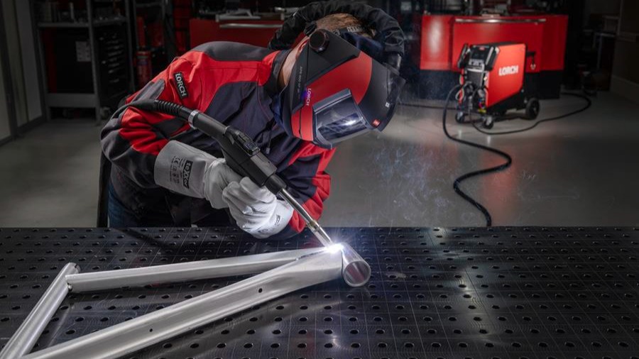 iQS-serie nu met push-pull: tot 8 m bereik en stabieler lassen