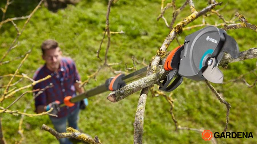 MET WELK MATERIAAL SNOEIT U UW TUIN