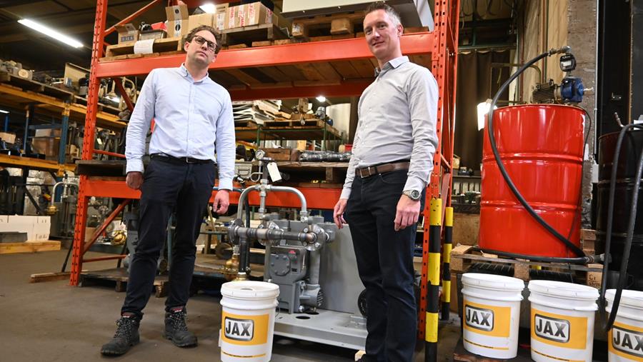 Clayton wendt Jax-olie aan in pompen van stoomgeneratoren