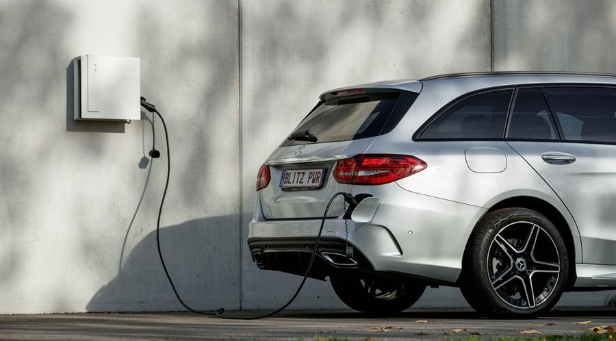 6 op 10 denkt dat ze batterij van EV best pas opladen wanneer die praktisch leeg is