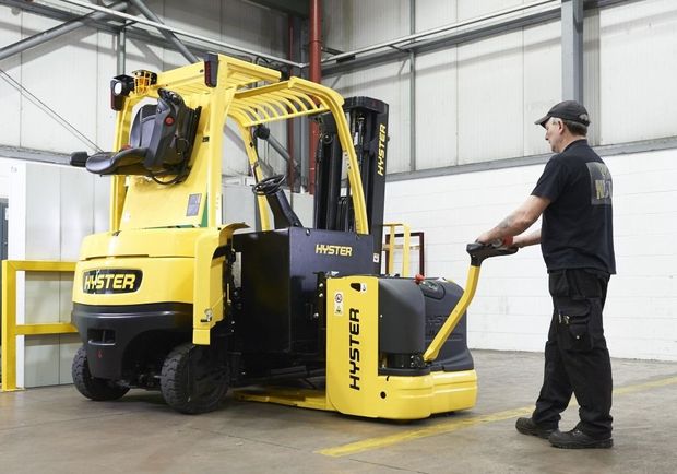 Zijdelingse batterijwissel voor elektrische trucks van Hyster®