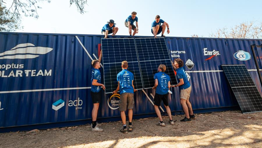 L'équipe belge Solar Team construit un système de panneaux solaires innovant