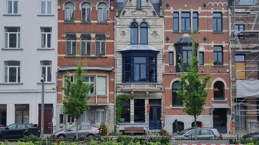 Historische erker als authentieke replica in Antwerpen Zuid