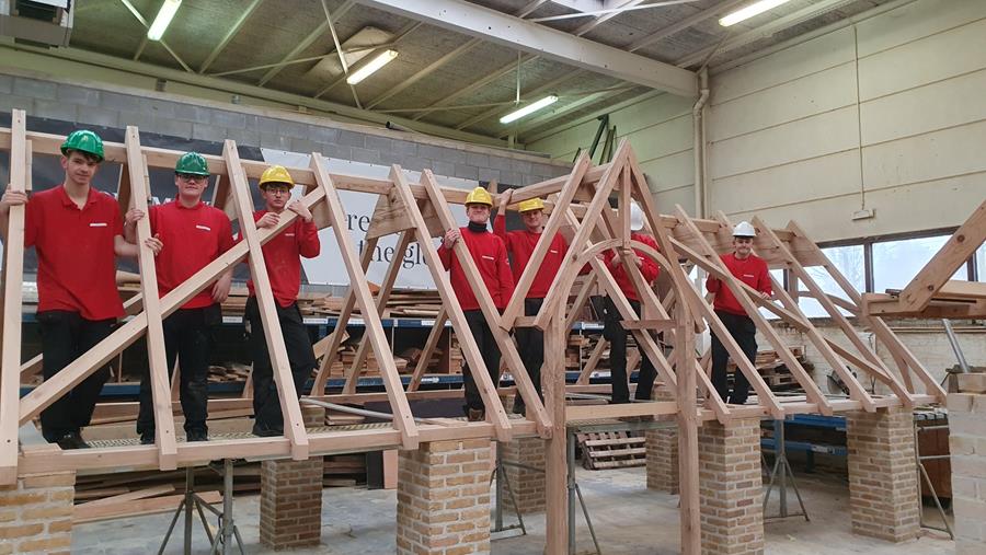 Getrouwe replica van boothuis in kasteelpark Blauwhuis