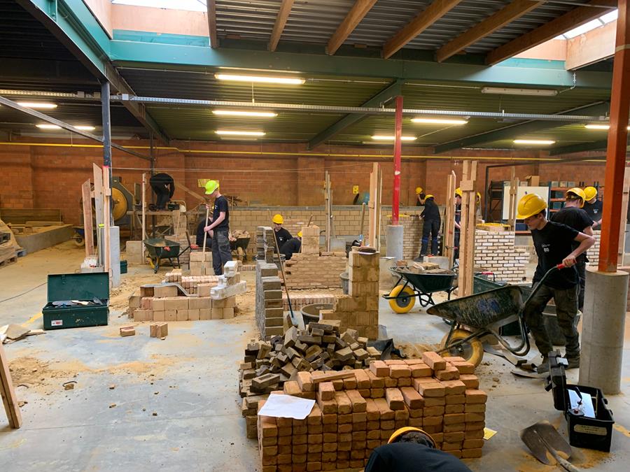 Bespaar in het onderwijs niet ten koste van de bouw